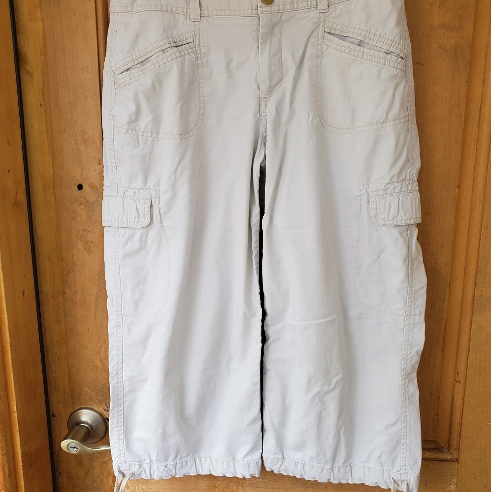 Dockers' adorable capri khaki pants